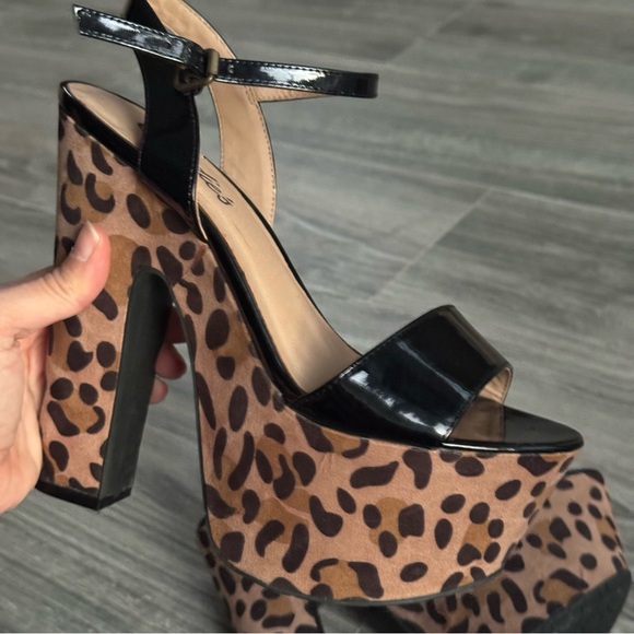 Candie\'s Leopard Print Platform Heels Size 7